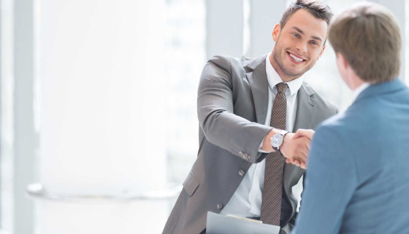 Comment se procurer une carte de visite en plastique professionnelle en 2025 ?